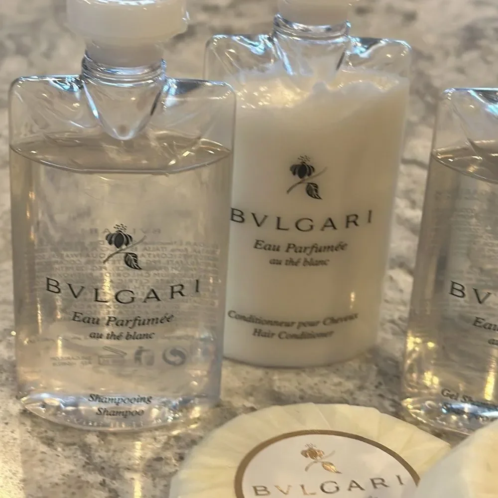 🛁 Bvlgari Hotel Travel Set – Eau Parfumée White Tea + Green Tea – 7-Piece